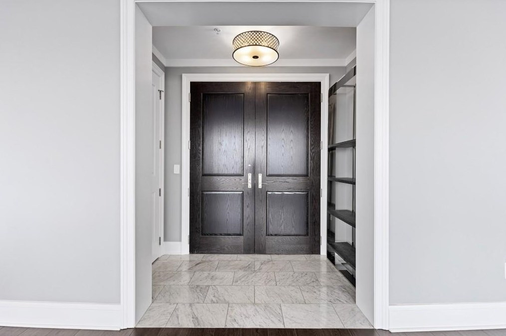 3344 Peachtree Rd, Atlanta GA  30326-4801 exterior
