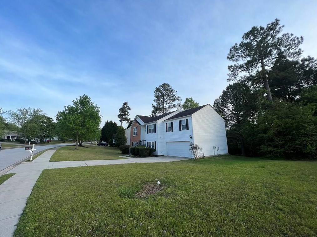 452 Crested View Dr, Loganville, GA 30052