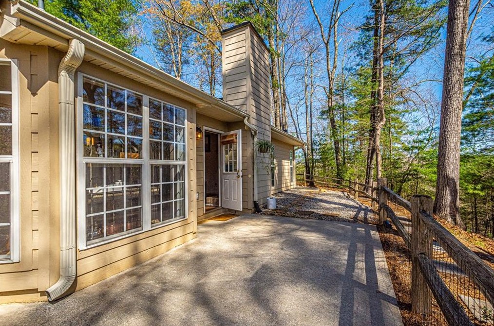 198 Yahoola Shoals Dr, Dahlonega, GA 30533