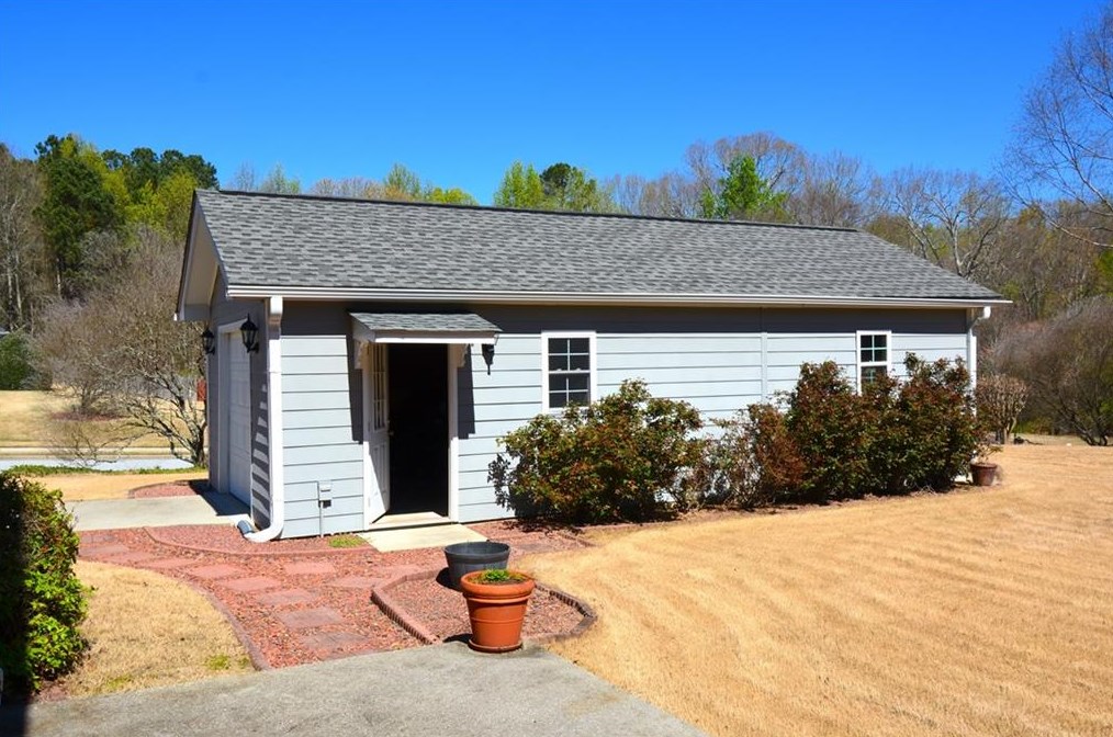 2372 Herring Woods Trl, Grayson GA  30017-4094 exterior