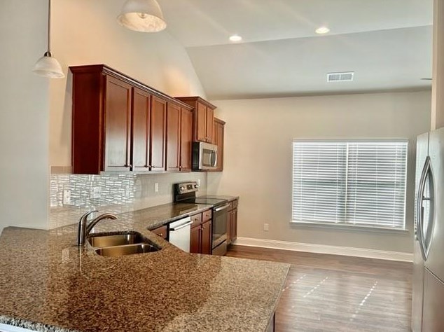412 Walker Cir, Commerce, GA 30529