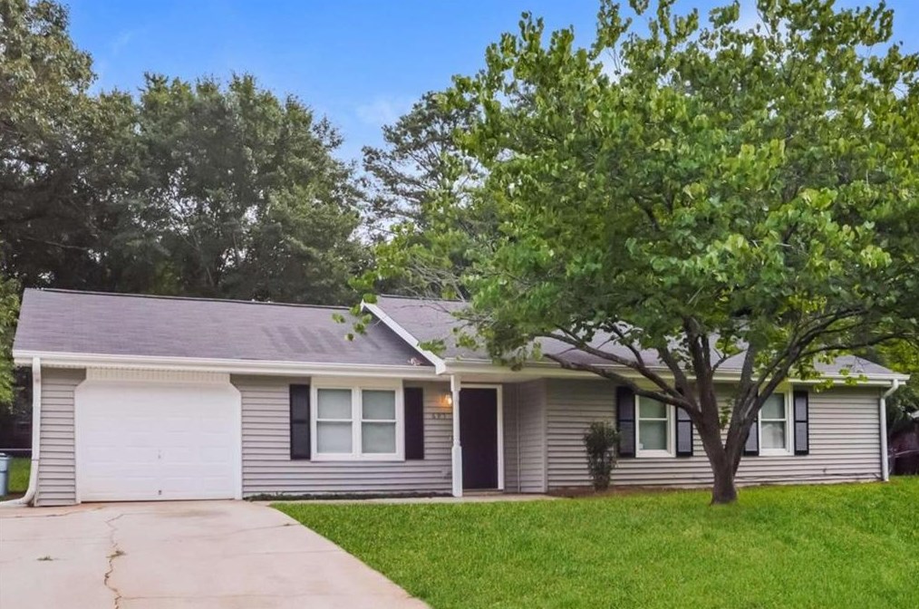695 Navajo Trl, Porterdale, GA 30016