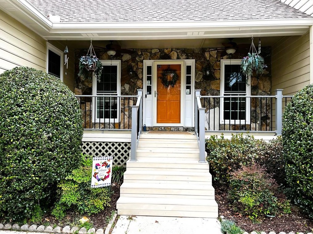 2061 Oak Village Ln, Lawrenceville, GA 30043-2928