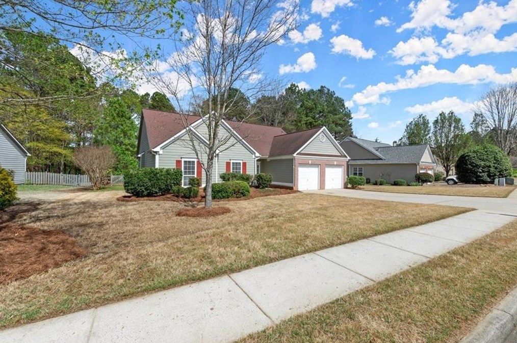 380 Thunder Ridge Dr, Acworth, GA 30101-2221