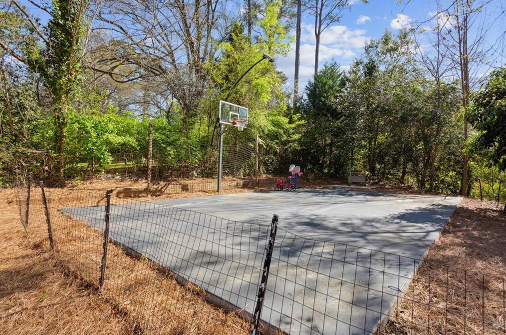 211 Parkside Cir, Decatur GA  30030-1412 exterior