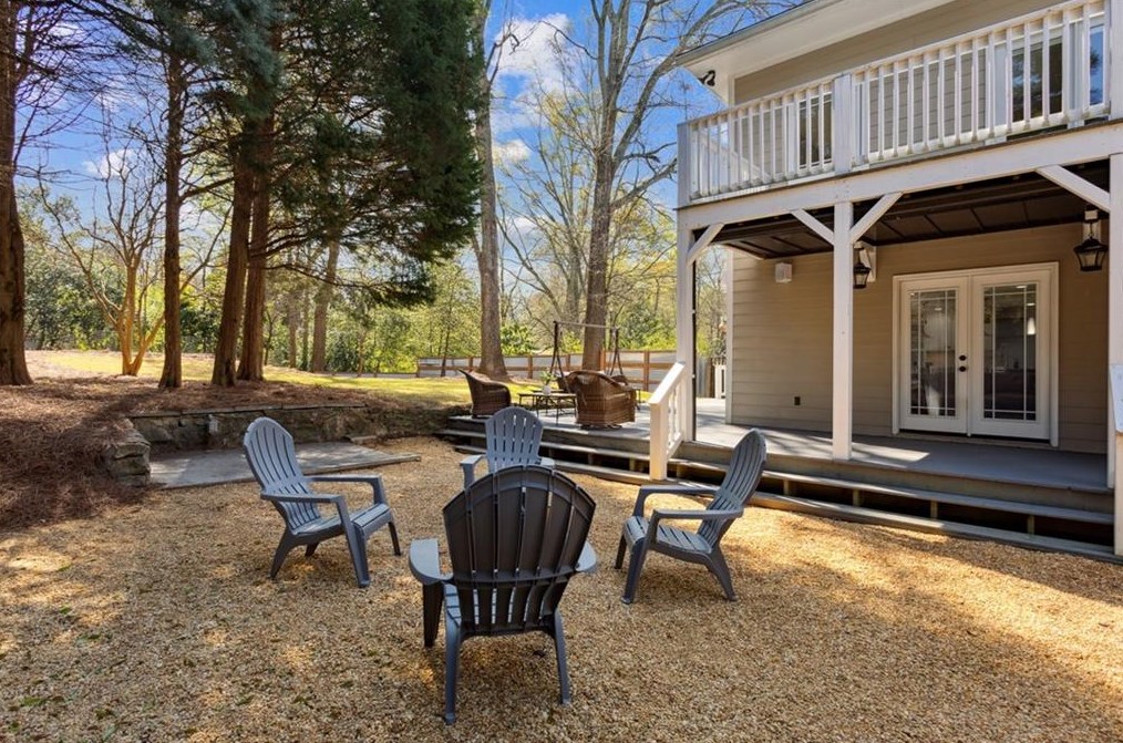 211 Parkside Cir, Decatur GA  30030-1412 exterior