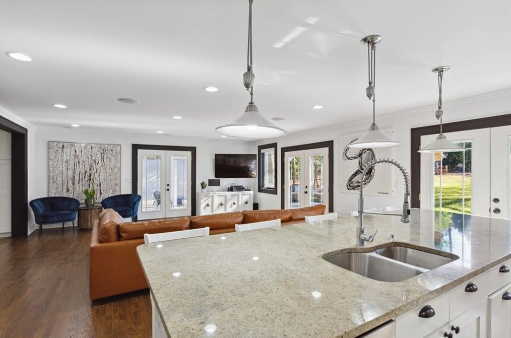 211 Parkside Cir, Decatur GA  30030-1412 exterior