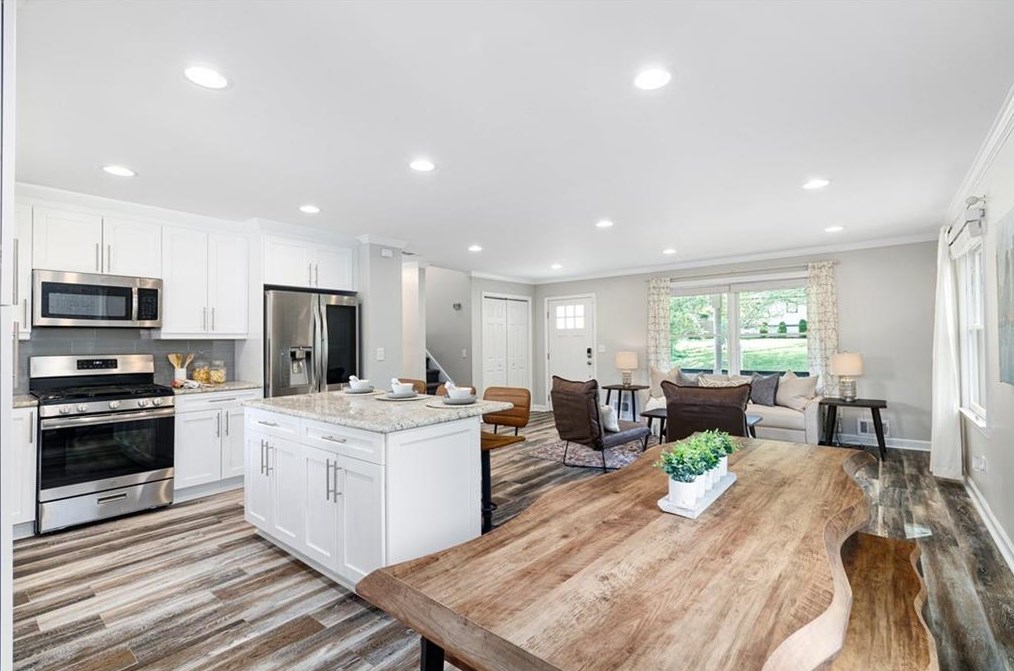 1969 Stanton St, Decatur GA  30032-4154 exterior