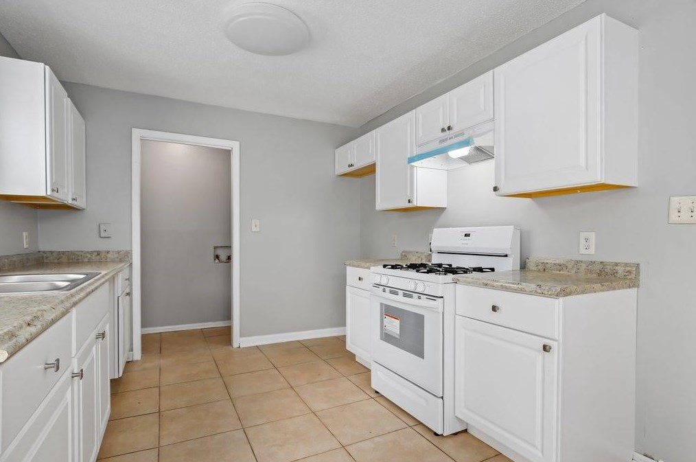 1486 Joy Ln, Decatur GA  30032-3022 exterior