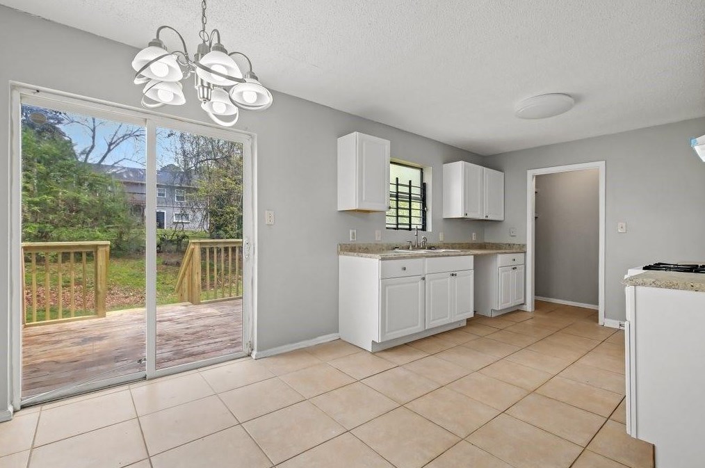 1486 Joy Ln, Decatur GA  30032-3022 exterior