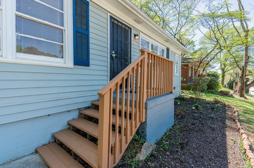 3723 Glenwood Rd, Decatur GA  30032-4527 exterior