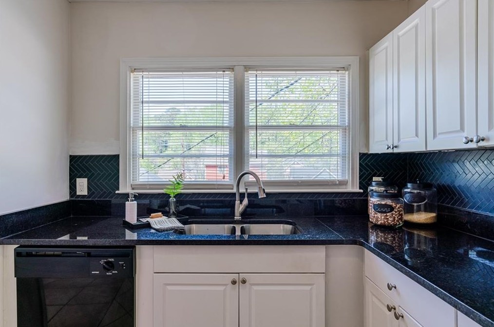 3723 Glenwood Rd, Decatur GA  30032-4527 exterior