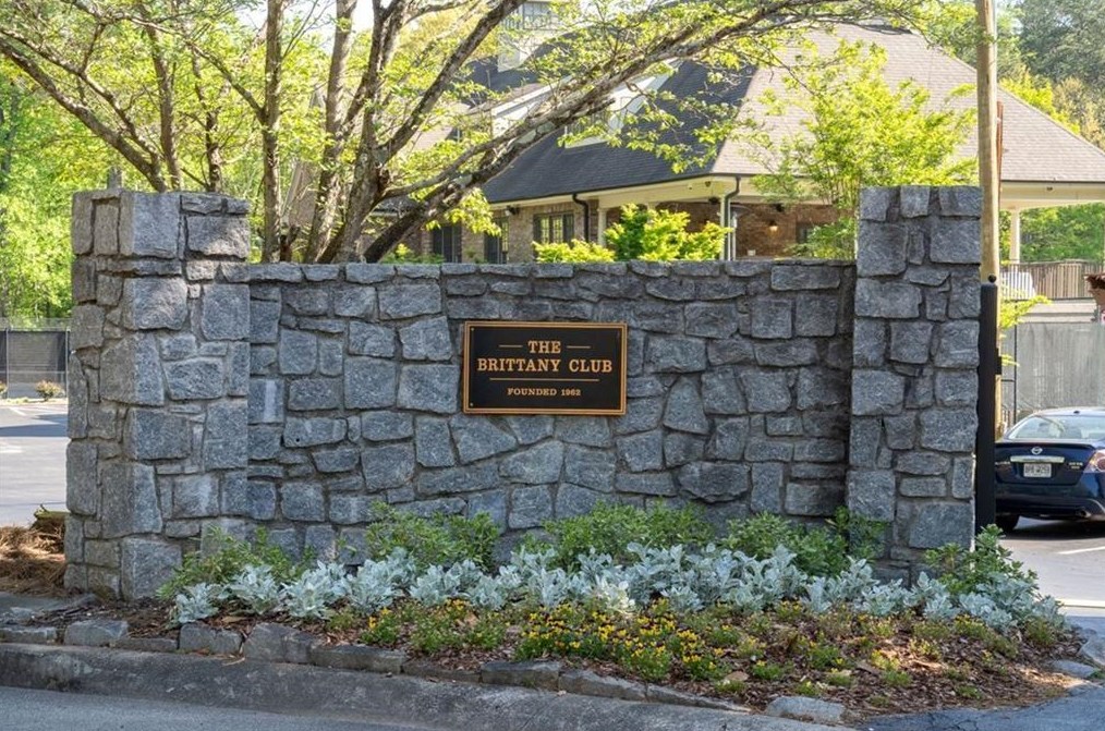 3465 Waddeston Way, Atlanta GA  30319-2544 exterior