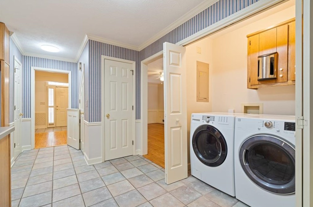 528 Hilldale Dr, Decatur GA  30030-3828 exterior