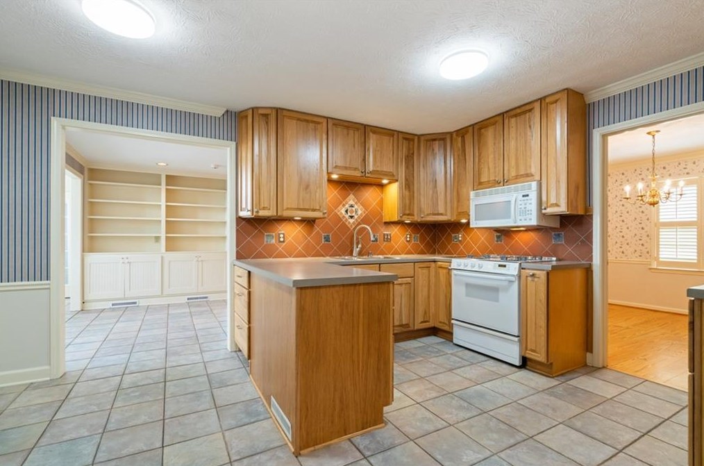 528 Hilldale Dr, Decatur GA  30030-3828 exterior