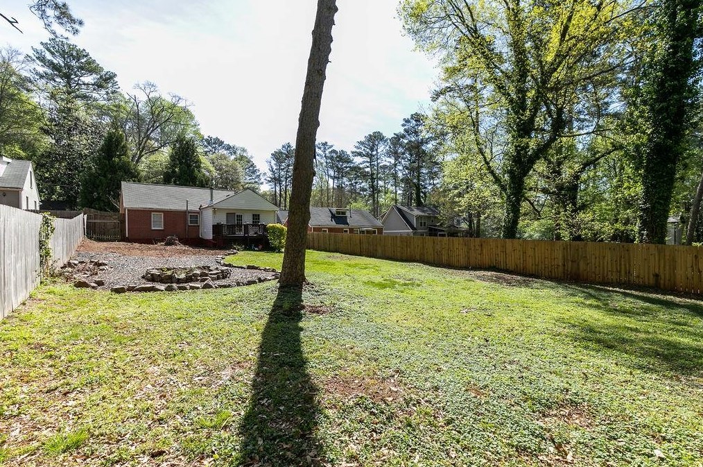 1538 Deerwood Dr, Decatur GA  30030-4516 exterior