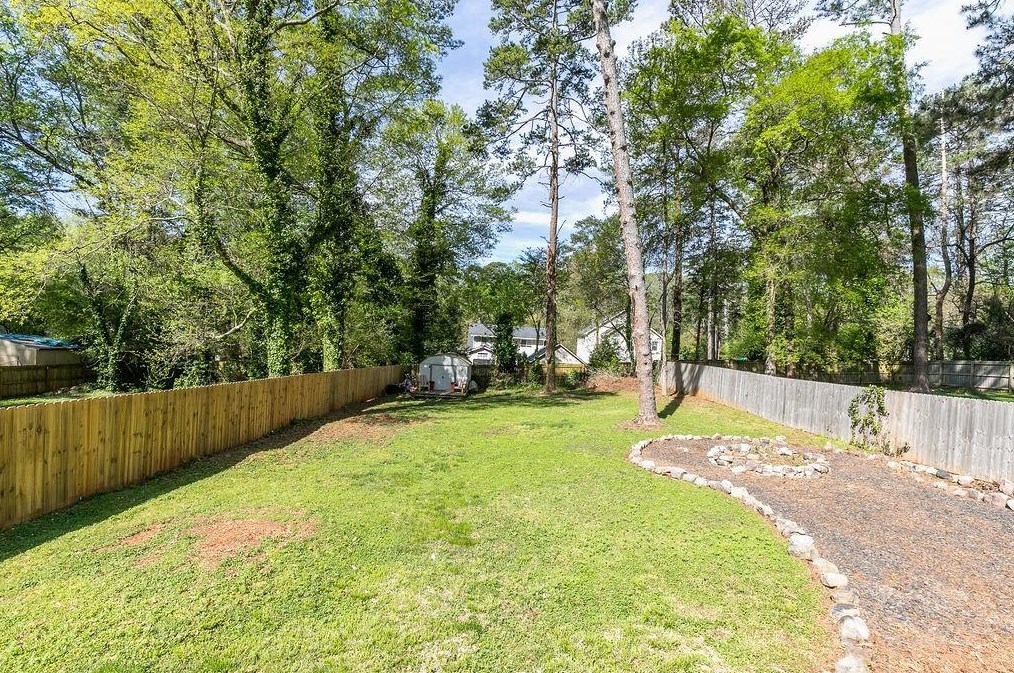 1538 Deerwood Dr, Decatur GA  30030-4516 exterior