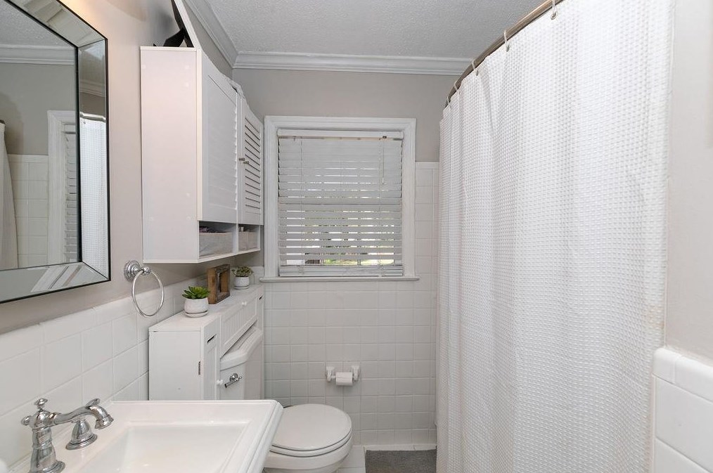 1538 Deerwood Dr, Decatur GA  30030-4516 exterior