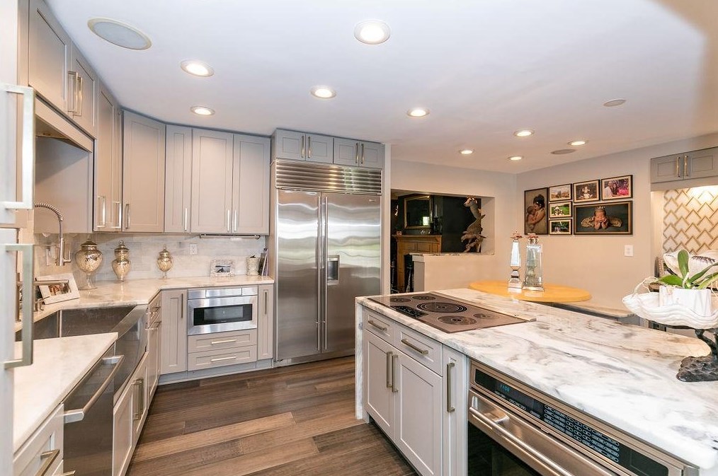 1538 Deerwood Dr, Decatur GA  30030-4516 exterior