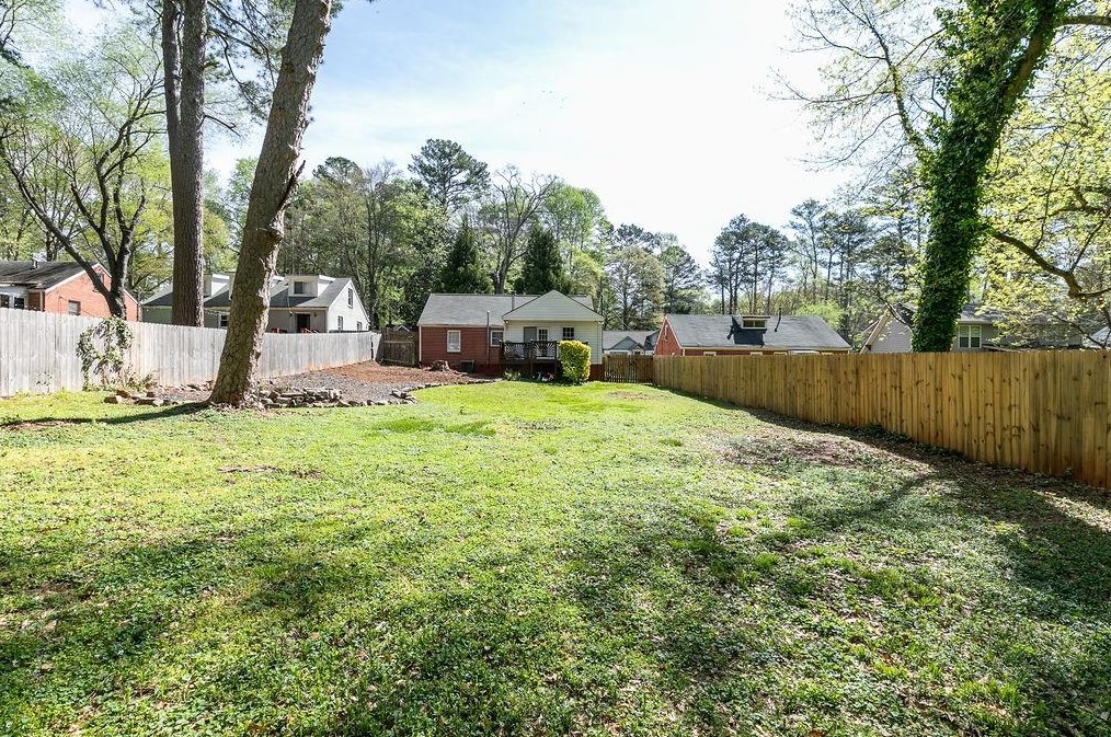 1538 Deerwood Dr, Decatur GA  30030-4516 exterior