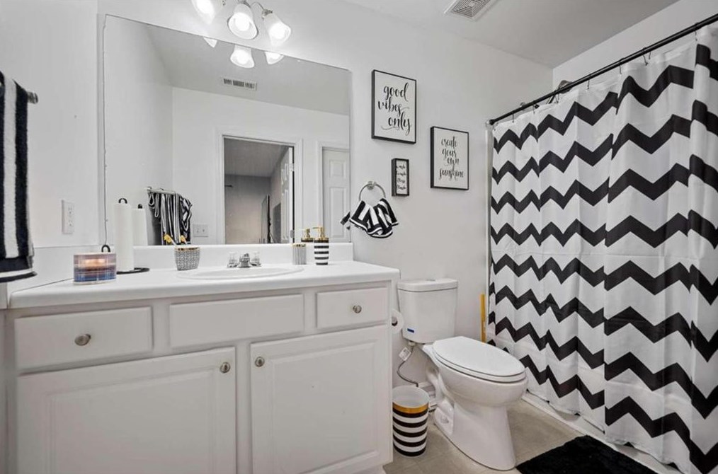 3294 Sheffield Cir, Decatur GA  30032-5976 exterior