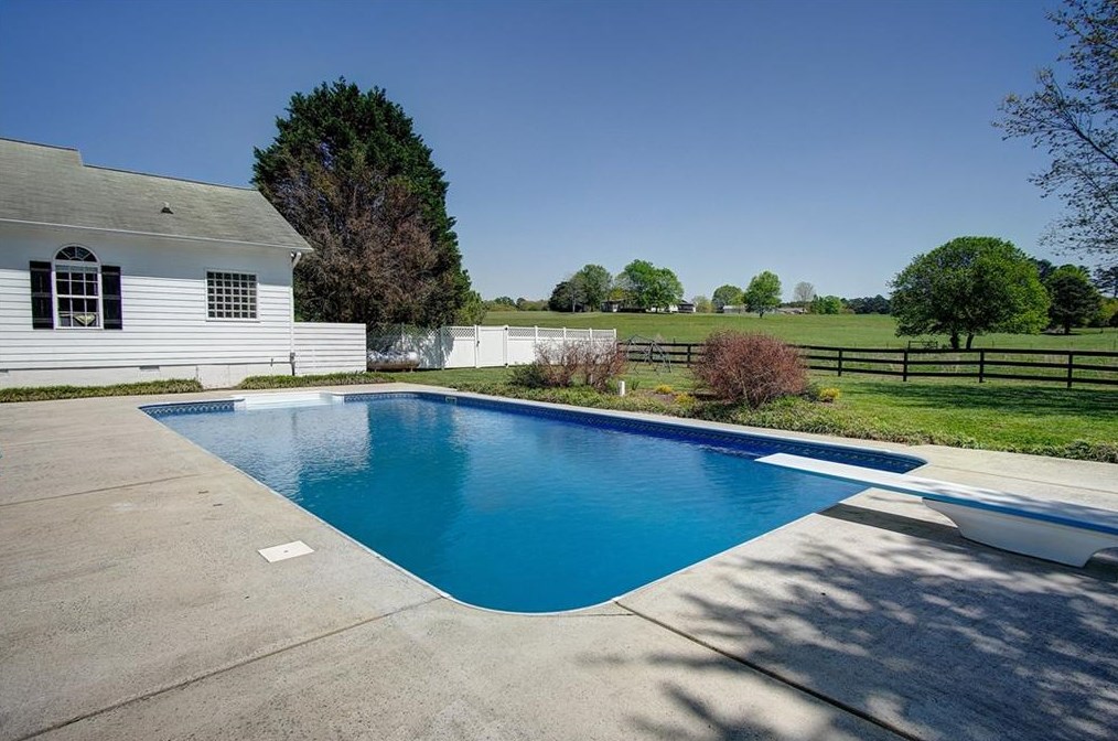 167 Mccreary Rd, Calhoun GA  30701-4417 exterior