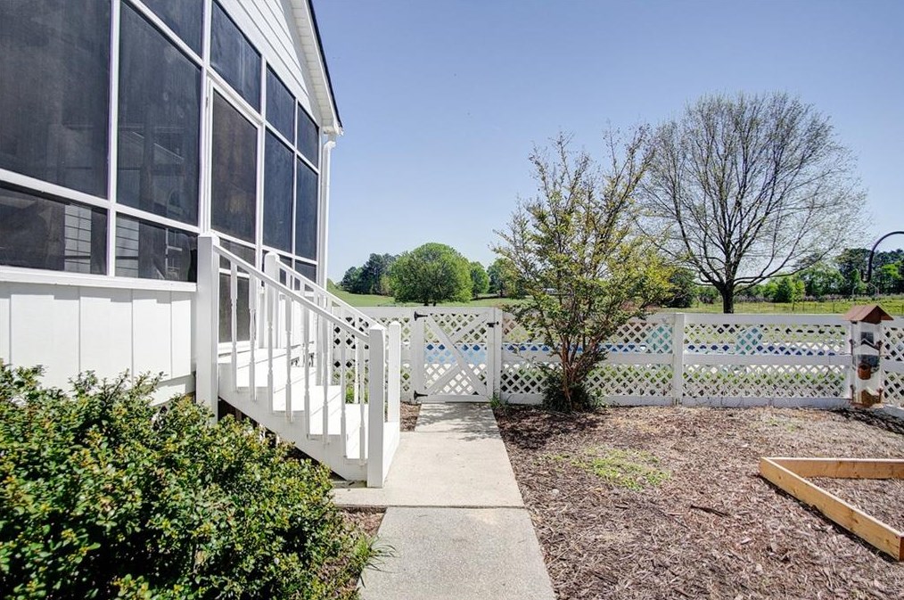 167 Mccreary Rd, Calhoun GA  30701-4417 exterior