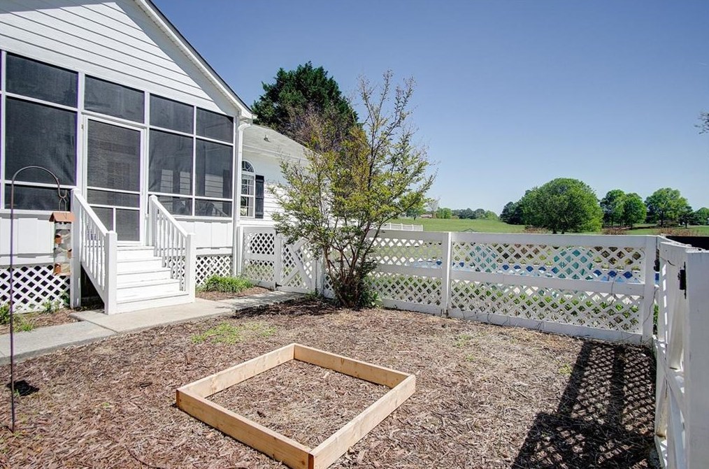 167 Mccreary Rd, Calhoun GA  30701-4417 exterior