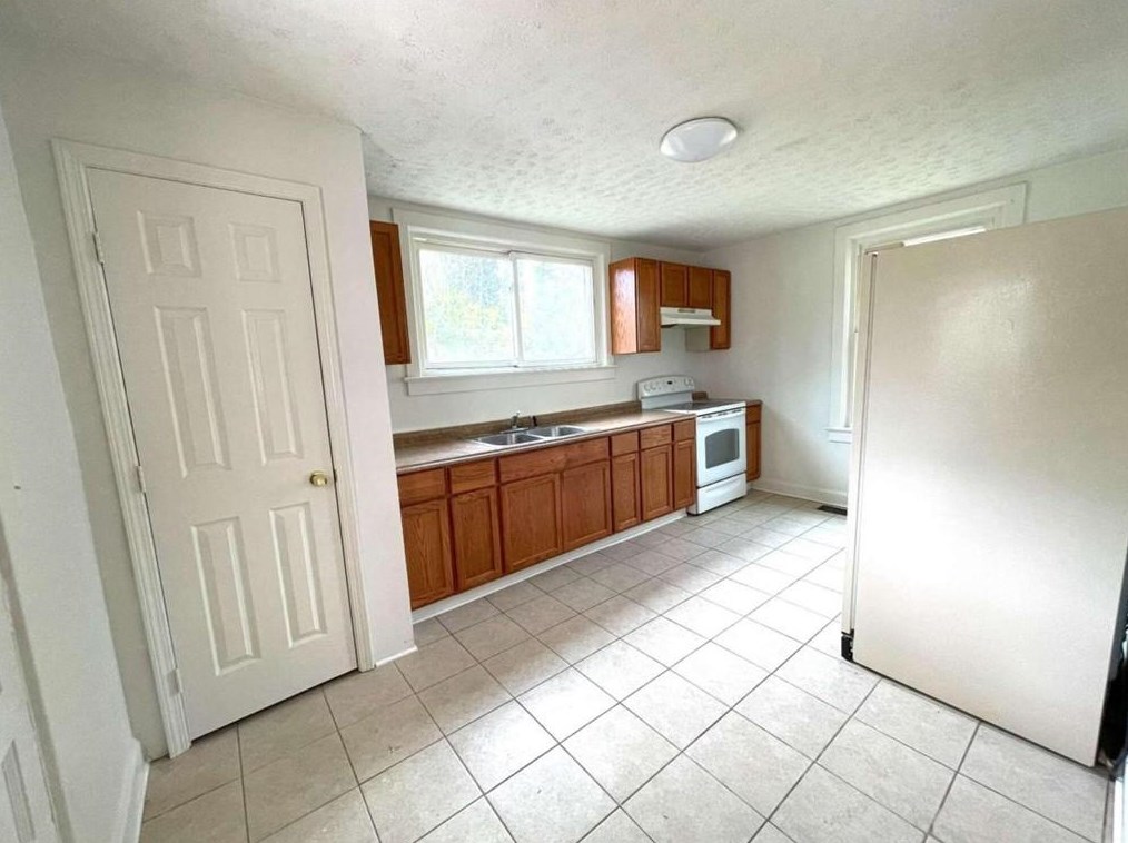 462 Spring St, Commerce, GA 30529