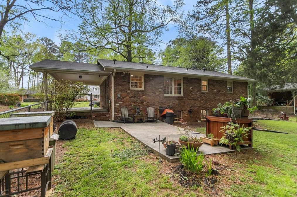 3170 Sprucewood Dr, Decatur GA  30033-2506 exterior