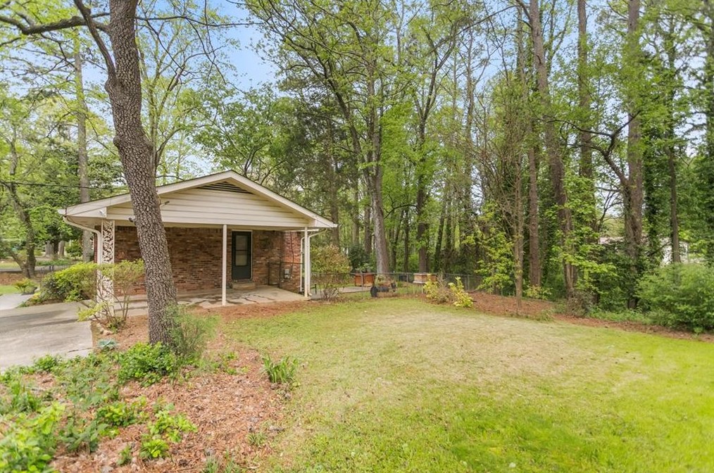 3170 Sprucewood Dr, Decatur GA  30033-2506 exterior