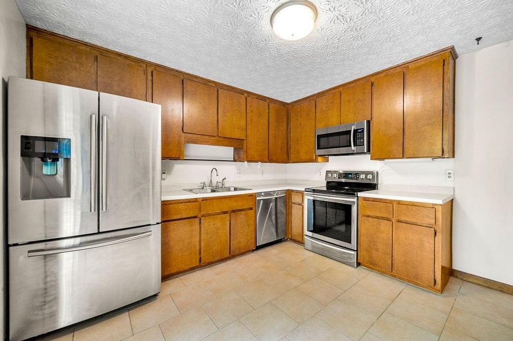 4201 Charleston Trl, Smyrna GA  30080-6427 exterior