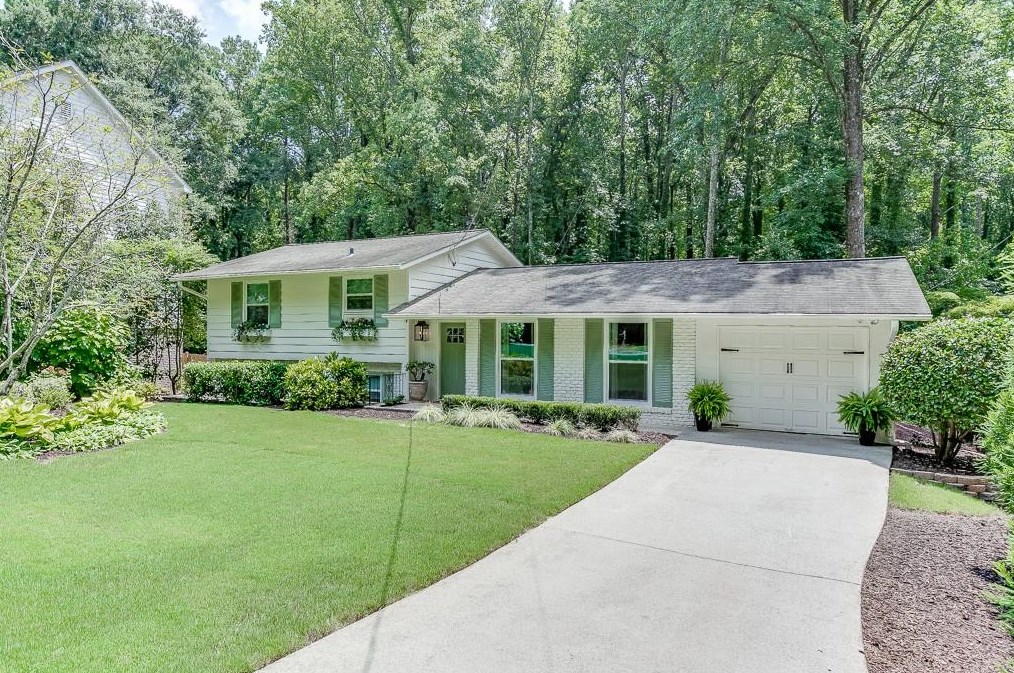 3618 Woodstream Cir, Atlanta, GA 30319-2139