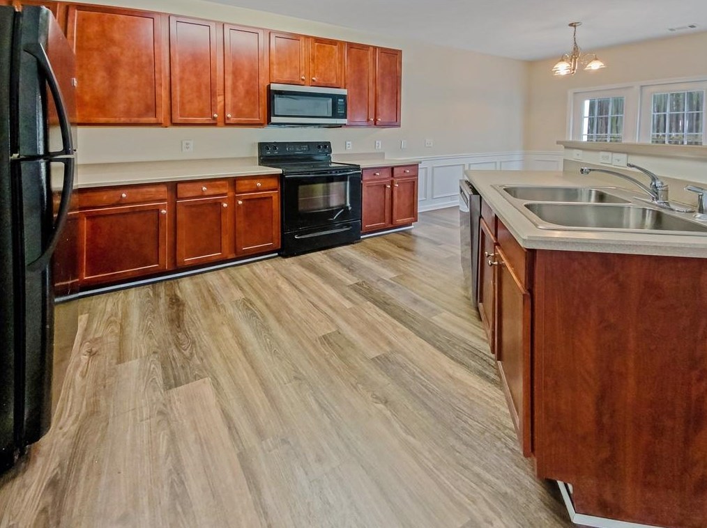 3940 Princeton Lakes Way, Atlanta GA  30331-5595 exterior