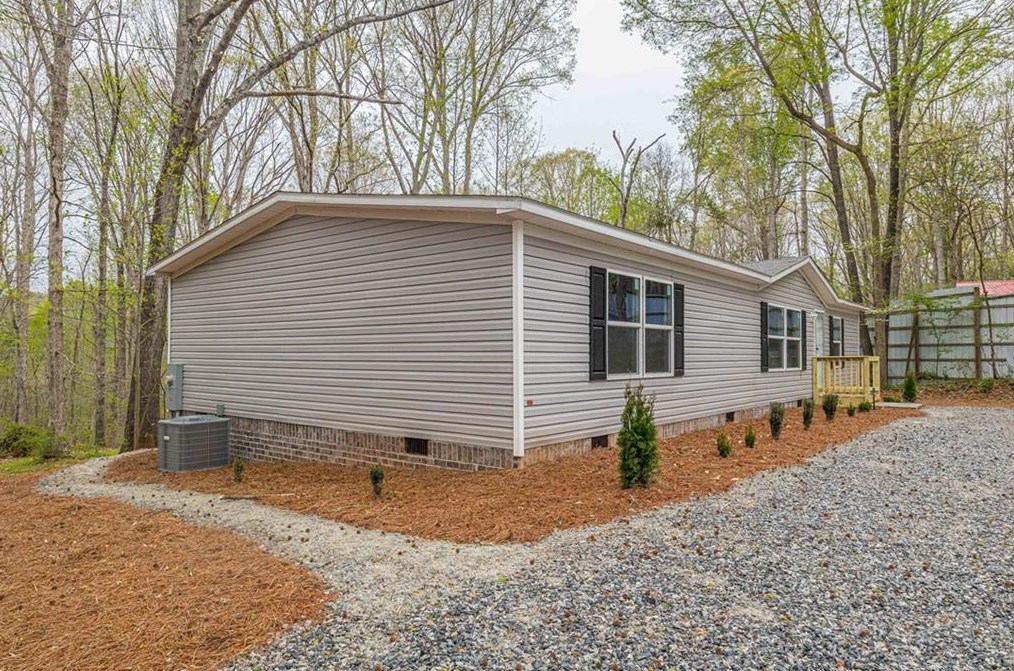 4372 Whiporwill Rd, Gillsville, GA 30543