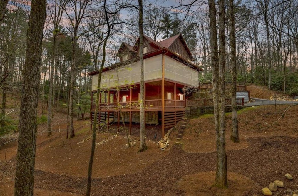 30 Okemah Ct, Ellijay, GA 30540