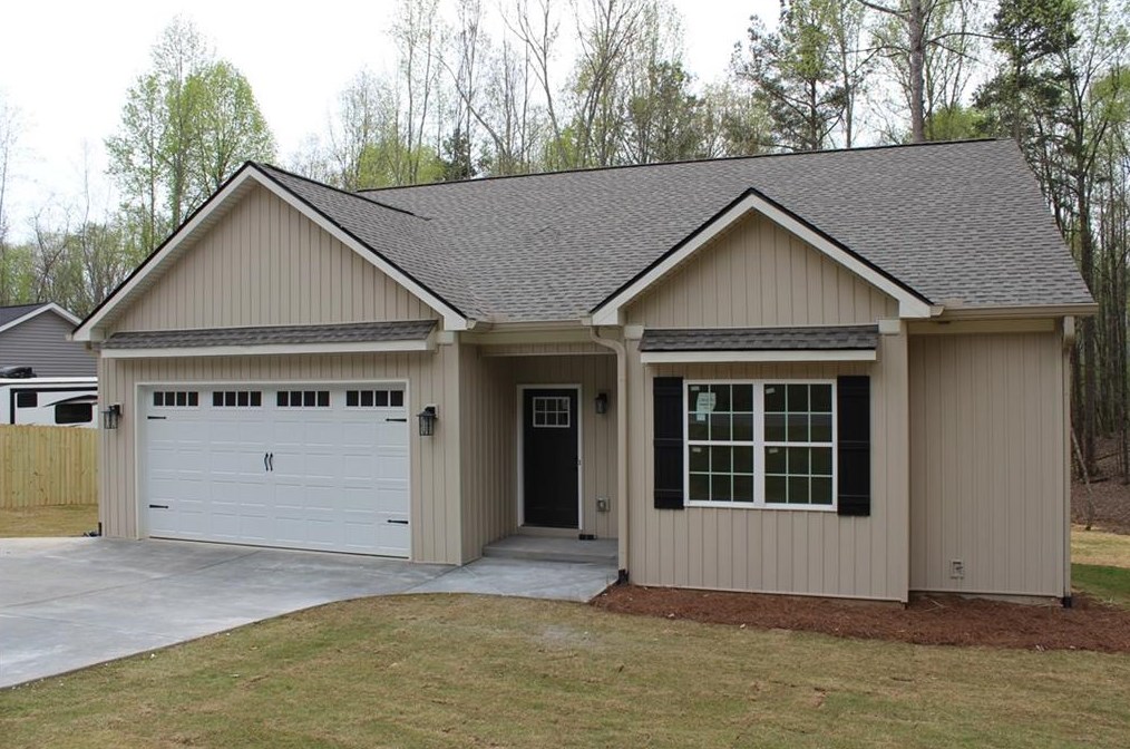 3392 Wolf Dr, Gainesville, GA 30506