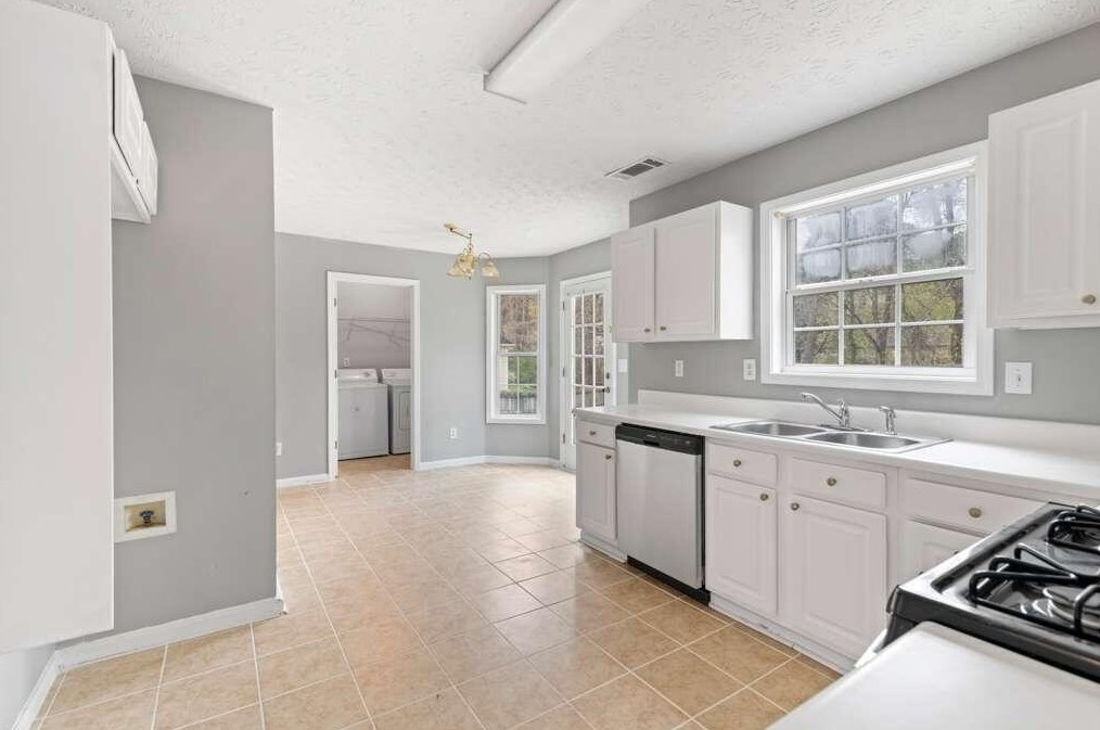 758 8 Point Ct, Suwanee, GA 30024
