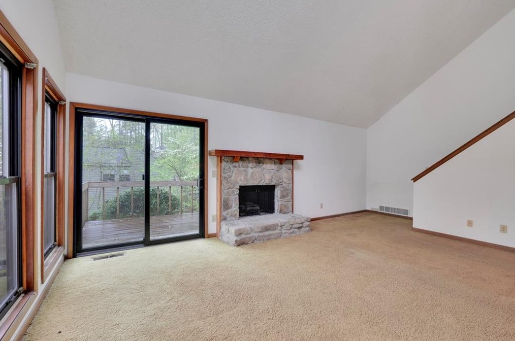 4016 Loch Highland Pass, Roswell, GA 30075-2032