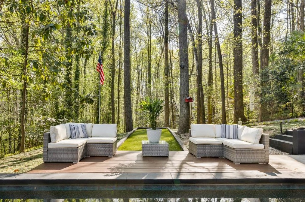 1042 Nawench Dr, Atlanta GA  30327-1340 exterior
