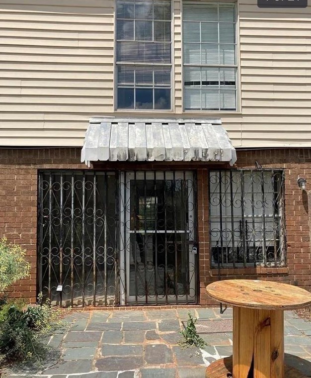 3254 Strawberry Ln, Decatur, GA 30034-4138