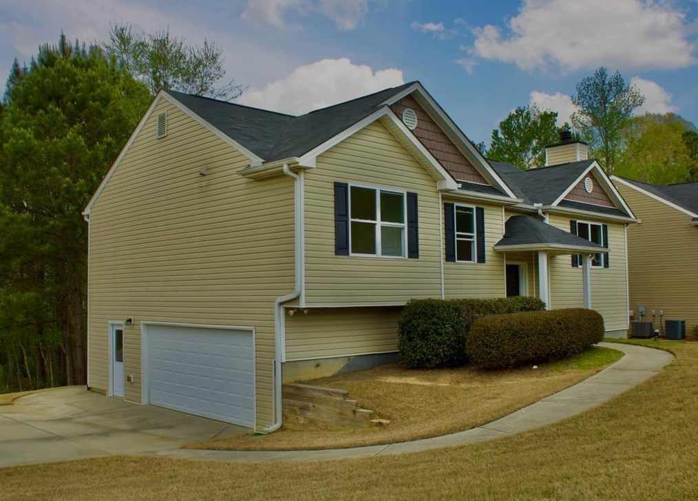 2126 Crown Park Dr, Winder, GA 30680