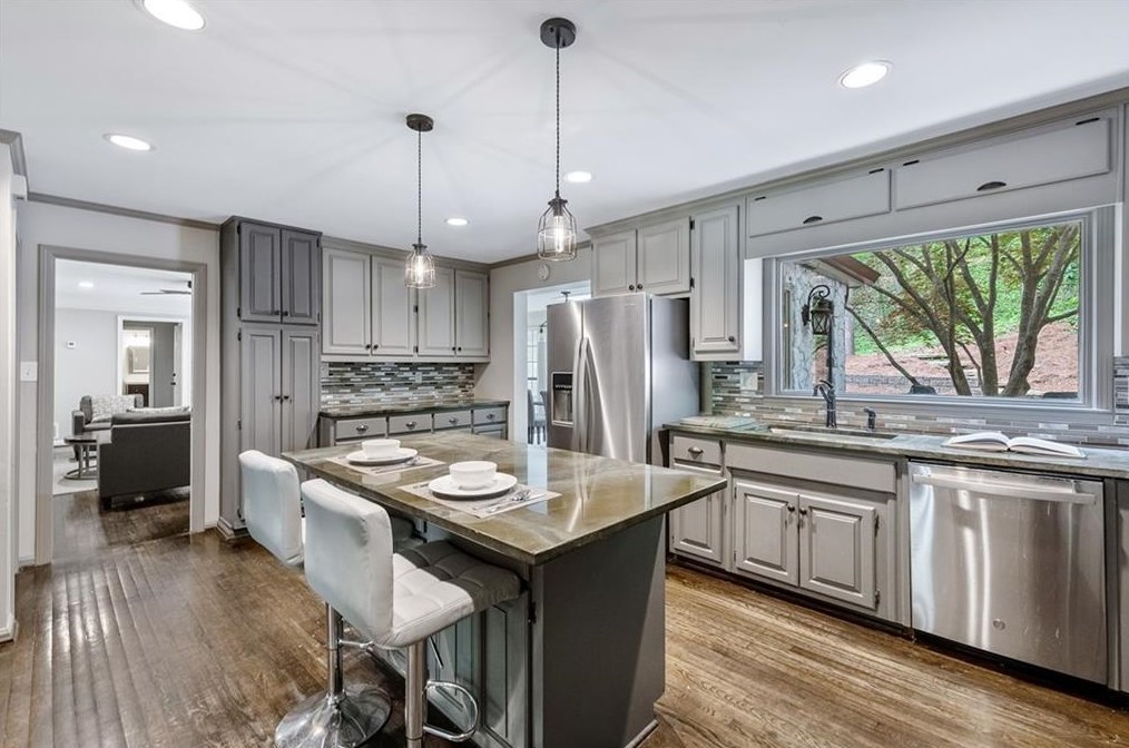 4384 Whitewater Creek Rd, Atlanta GA  30327-3958 exterior