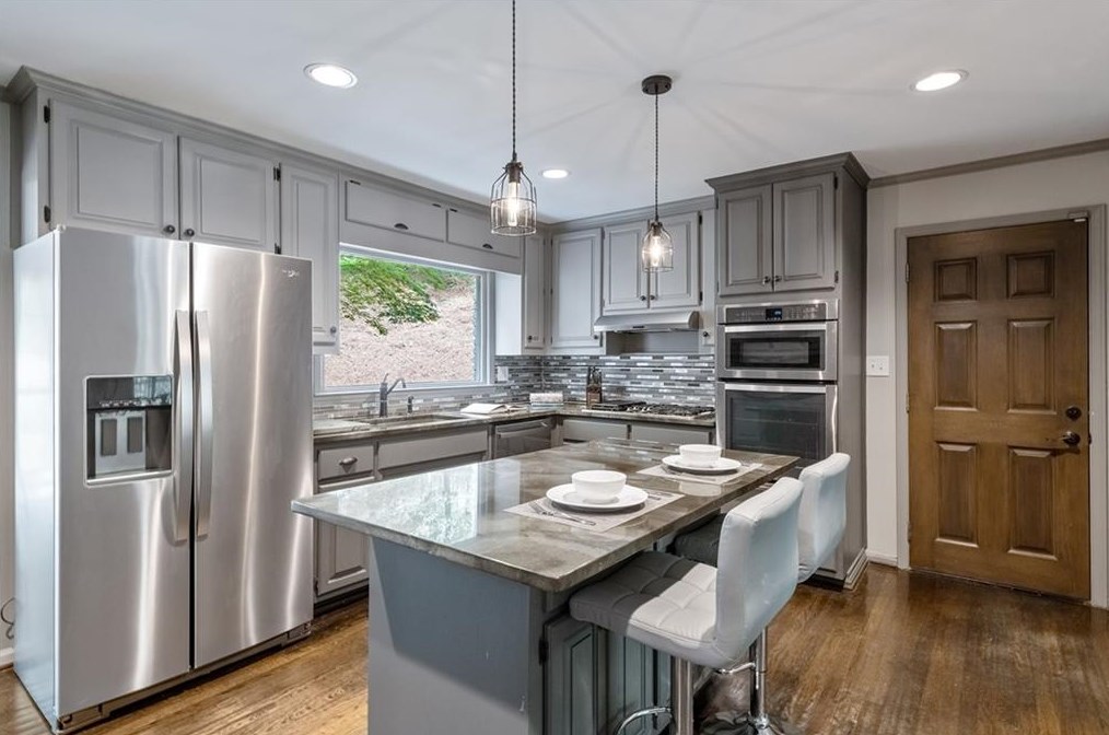 4384 Whitewater Creek Rd, Atlanta GA  30327-3958 exterior