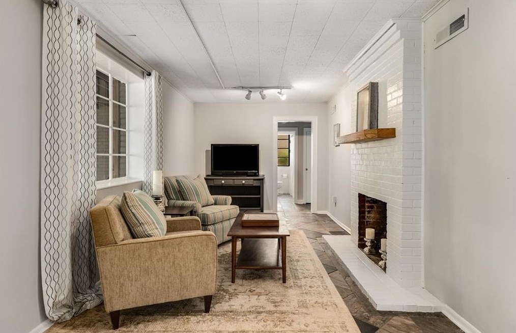 3202 Dunn St, Smyrna GA  30080-4416 exterior