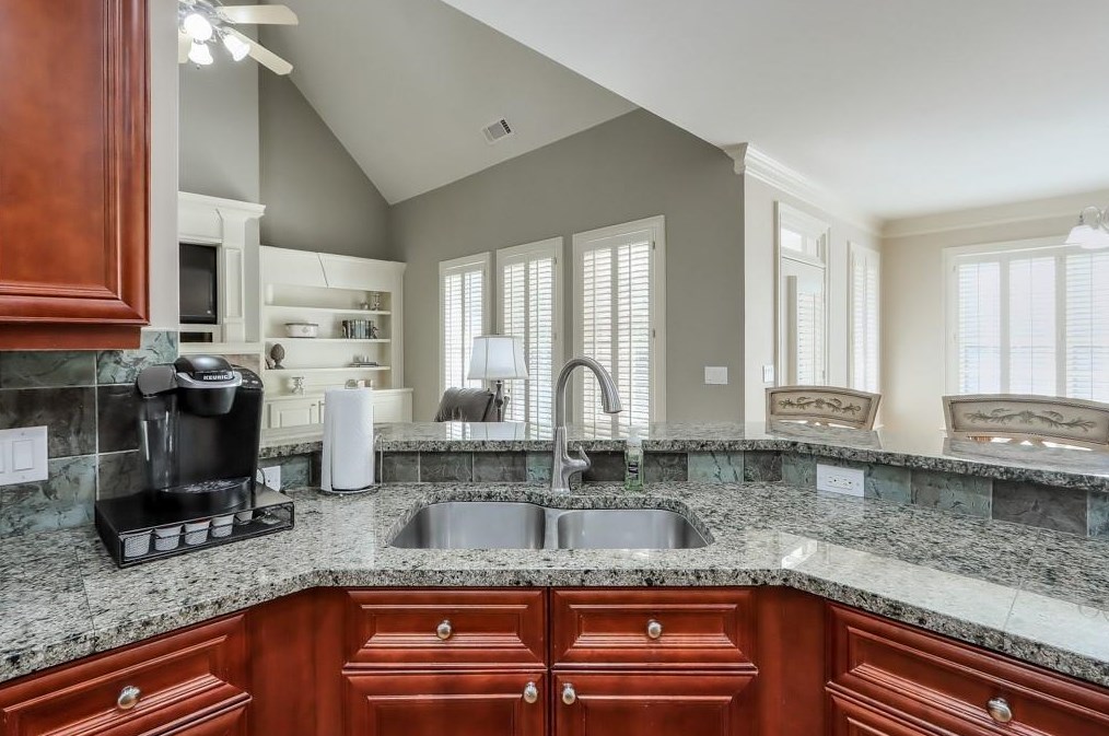 1075 Windsor Place Cir, Grayson GA  30017-4915 exterior