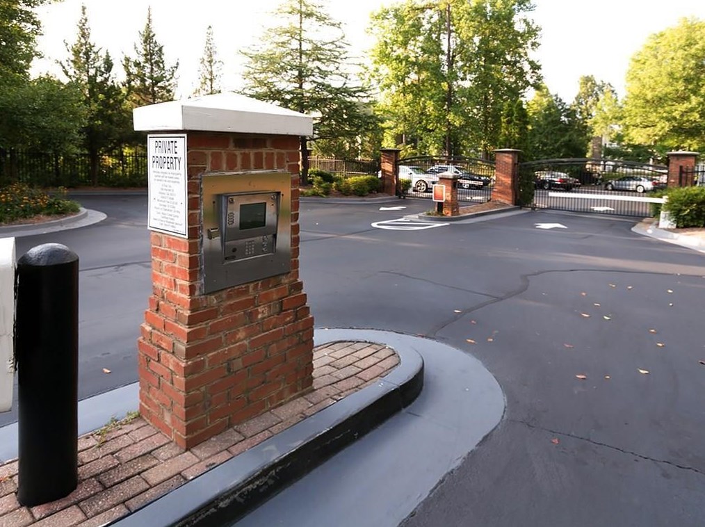 1250 Parkwood Cir, Atlanta GA  30339-2132 exterior