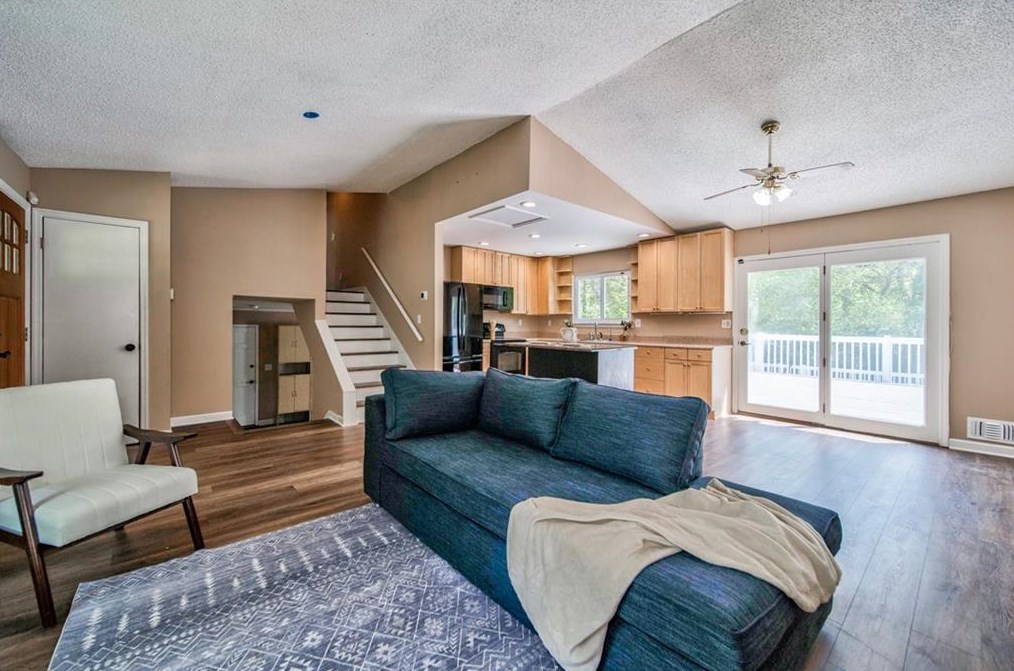 9735 Loblolly Ln, Roswell, GA 30075-4315