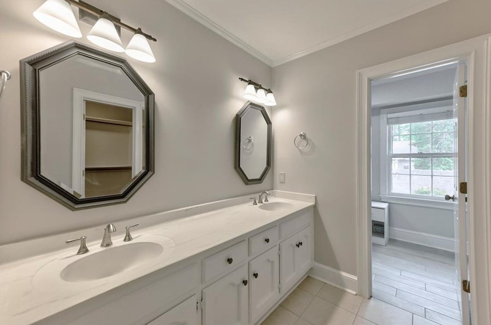 1875 Bedfordshire Ct, Decatur GA  30033-1400 exterior