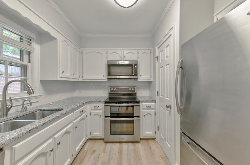 1875 Bedfordshire Ct, Decatur GA  30033-1400 exterior